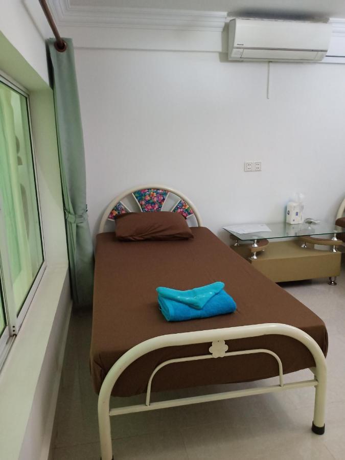 Le Barang Steakhouse & Guesthouse Sihanoukville Bagian luar foto