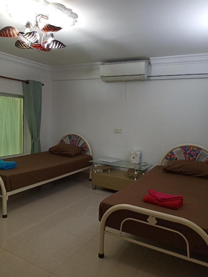 Le Barang Steakhouse & Guesthouse Sihanoukville Bagian luar foto