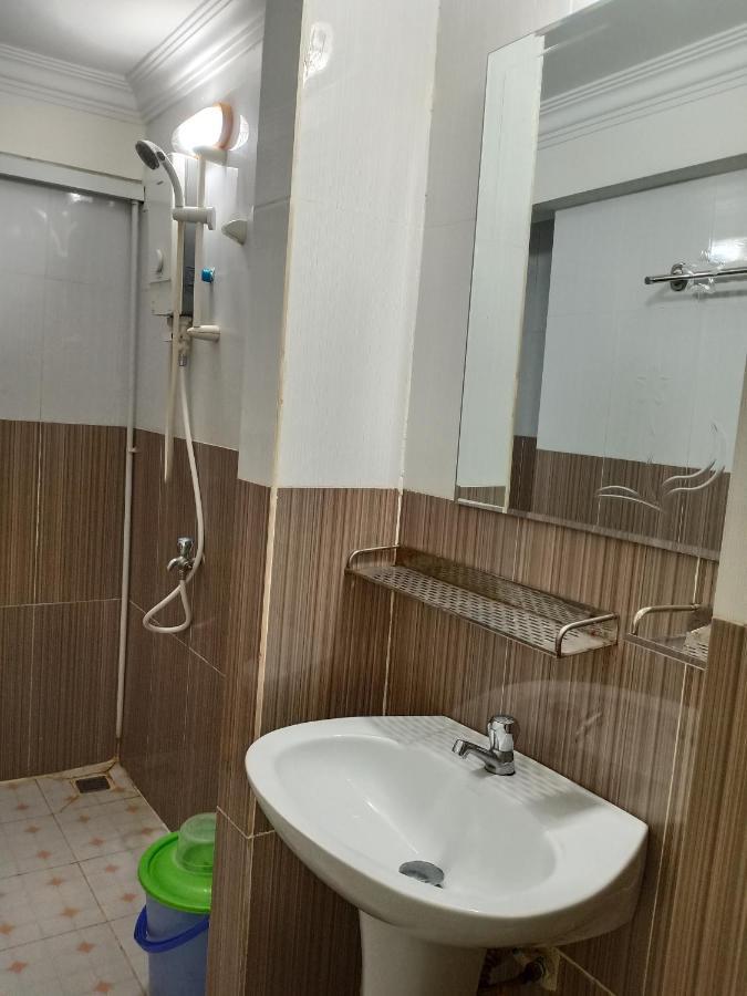 Le Barang Steakhouse & Guesthouse Sihanoukville Bagian luar foto